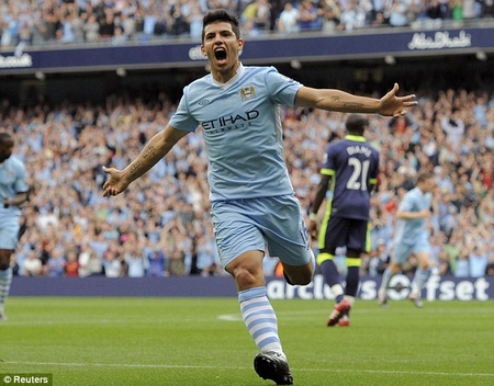 Aguero lập hattrick, Man City chiếm ngôi đầu của MU