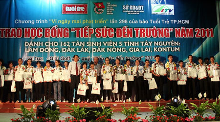 Tiếp sức đến trường cho 162 tân sinh viên Tây Nguyên