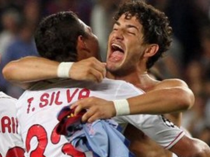 AC Milan cầm hòa Barcelona sau trận cầu kịch tính
