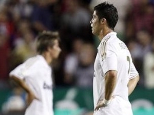 Real Madrid gây sốc bằng thất bại trước Levante