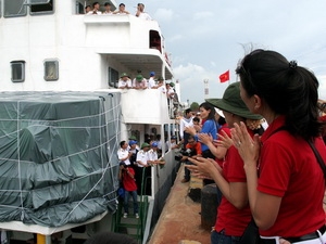 Xuất quân xây công trình “Góp đá xây Trường Sa”
