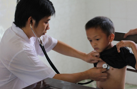 Khám sàng lọc cho bệnh nhi bị tim bẩm sinh