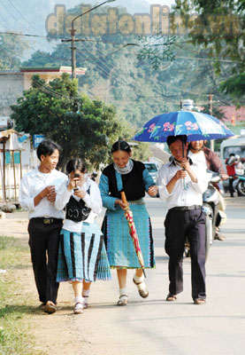 Xuống bản