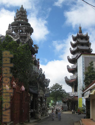 Chùa Linh Phước ở Trái Mát. Ảnh Nguyễn Dũng