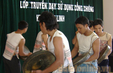 Di Linh mở lớp truyền dạy cồng chiêng
