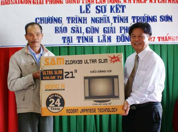 Chương trình “Nghĩa tình Trường Sơn” tại Lâm Đồng: Tặng 50 căn nhà và 100 suất học bổng