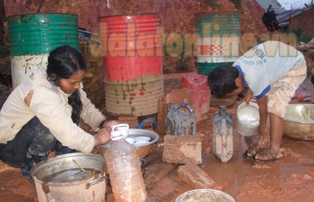 “Khát” nước ngay khi ở cạnh nhà máy nước