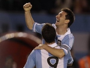 Higuain, Messi hủy diệt Chile ở vòng loại Nam Mỹ