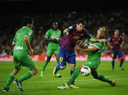 Barca đánh bại Racing: Messi tỏa sáng với cú đúp