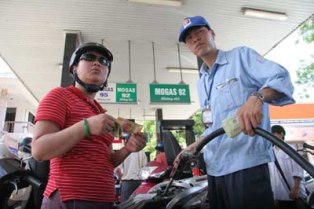 Giá xăng lại sắp giảm mạnh?
