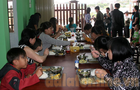 Đà Lạt: Khai trương quán cơm 2.000/phần ăn