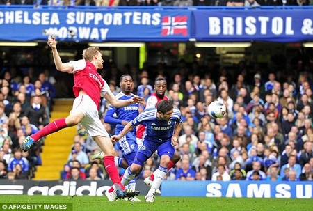  Lampard mở tỉ số của trận đấu cho Chelsea