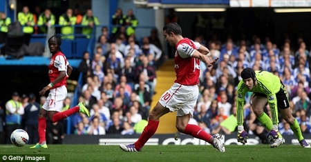Van Persie bùng nổ, Arsenal đại thắng Chelsea