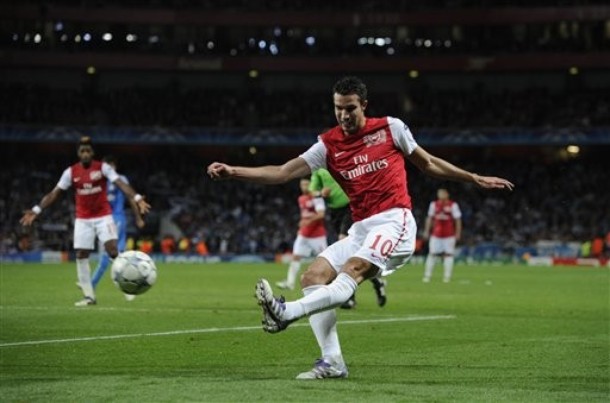 Chelsea, Arsenal hòa đáng tiếc, APOEL tạo cú sốc