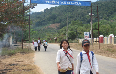 Đường vào xã Đoàn Kết (Đạ Huoai) đã được thảm nhựa phục vụ tốt nhu cầu đi lại của bà con DTTS