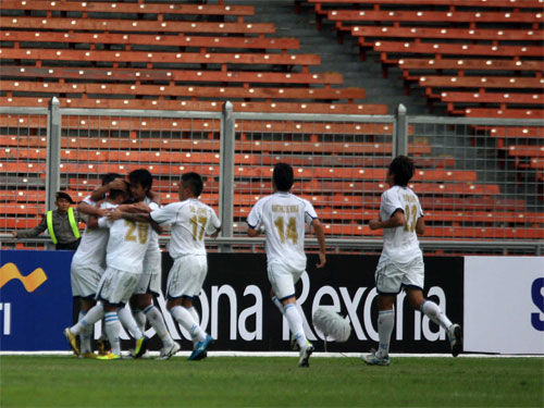 U23 Philippines ăn mừng sau pha mở tỉ số. 