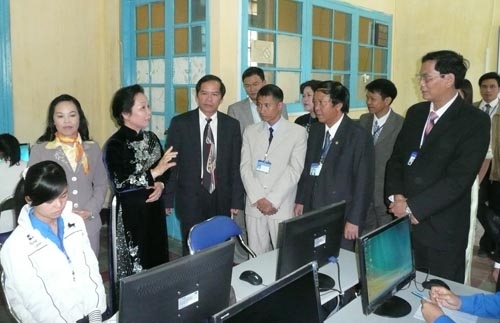 Thăm một lớp học của trường 