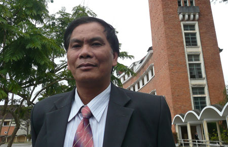Lấy sư phạm làm nòng cốt