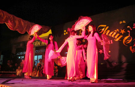 Hội diễn văn nghệ “Nhớ ơn thầy cô”