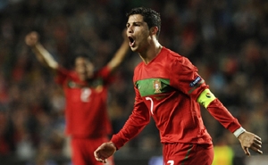Ronaldo toả sáng giúp Bồ Đào Nha dự Euro 2012