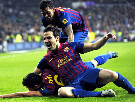 Thua ngược 1-3 trước Barca, Real mất ngôi đầu bảng