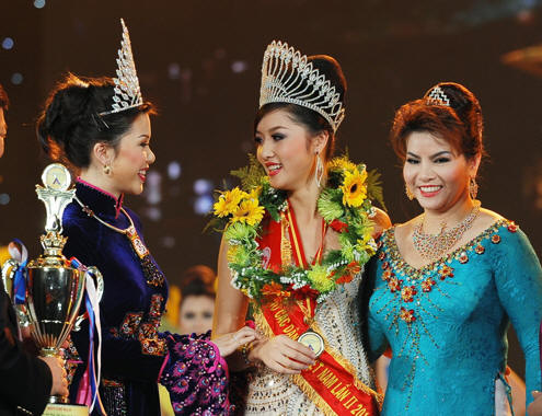 Cô gái Nùng đăng quang Hoa hậu các dân tộc VN