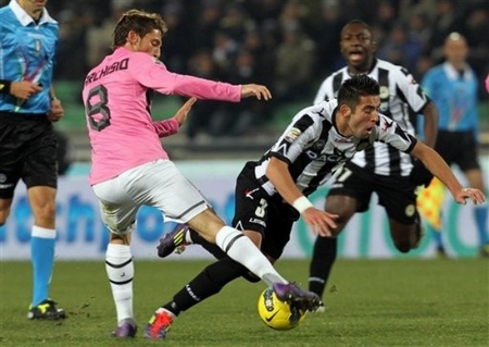 Juventus đánh rơi ngôi vô địch mùa Đông