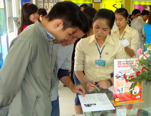 TP HCM &#146;trảm&#146; hơn 100.000 thuê bao di động Viettel