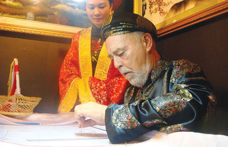 Dạy thêu cho người nước ngoài