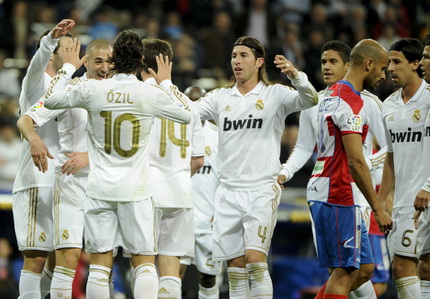 Đại thắng Granada, Real bỏ xa Barca 6 điểm