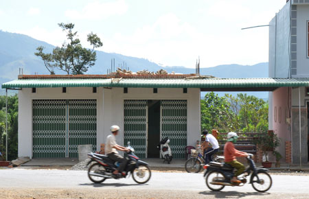 Xây nhà không phép và làm ảnh hưởng dòng chảy