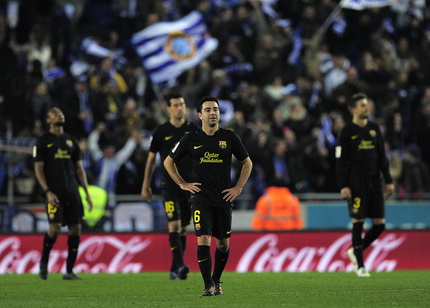 Hoà thất vọng Espanyol, Barca bị Real bỏ xa