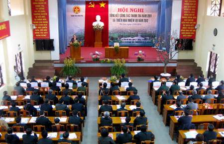 Đấu tranh phòng, chống tham nhũng: phải đánh mạnh, đánh trúng