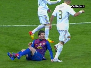Rosell giải thích lý do Barca không kiện Pepe