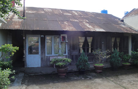 Một căn nhà (thuộc diện sang trọng) xây cất năm 1952, hy hữu còn giữ lại ở   phường B’Lao