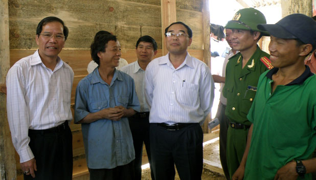 Chủ tịch UBND tỉnh thăm và làm việc tại xã Phi Liêng