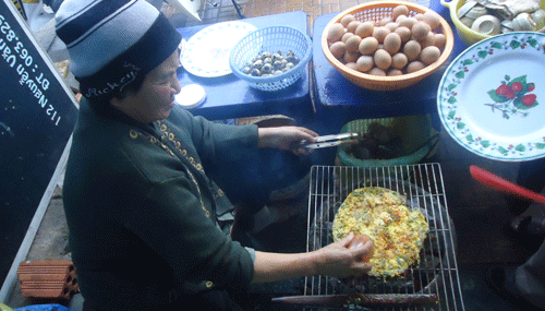 Bánh tráng nướng trứng - món ăn phù hợp với khí hậu Đà Lạt