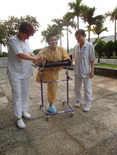 Những bước đi đầu tiên của bệnh nhân “chân voi”