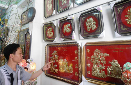 “Đẹp lạ” tranh đồng Đà Lạt