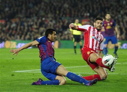 Chơi thiếu người, Barca vẫn đánh bại Gijon
