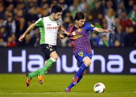Messi lập cú đúp giúp Barca đánh bại Racing