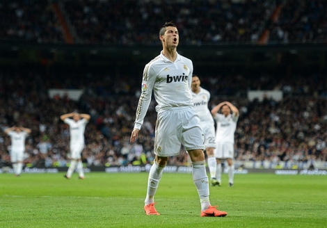 Bị cầm chân, Real chỉ còn hơn Barca 4 điểm