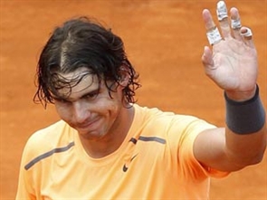 Nadal thắng hủy diệt, Djokovic ngược dòng nhọc nhằn