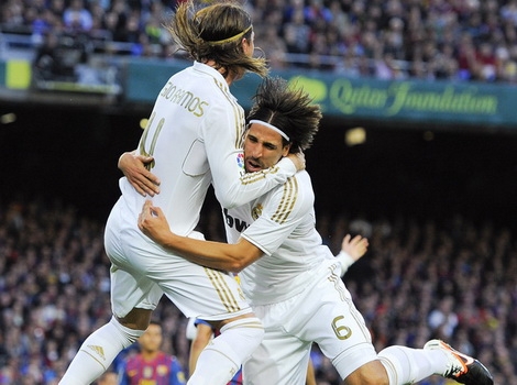 Đè bẹp Barca 2-1, Real sắp vô địch sớm