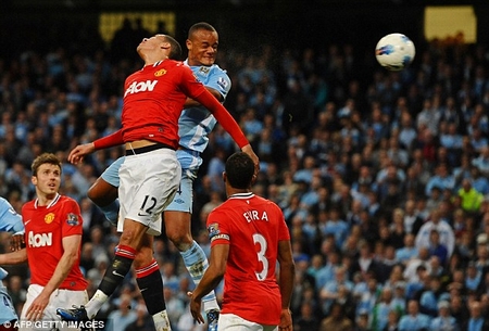 Man City &quot;cướp&quot; lại ngôi đầu từ tay Man Utd
