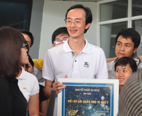 Đội tuyển SV Đại học Yersin có lời chào thú vị nhất