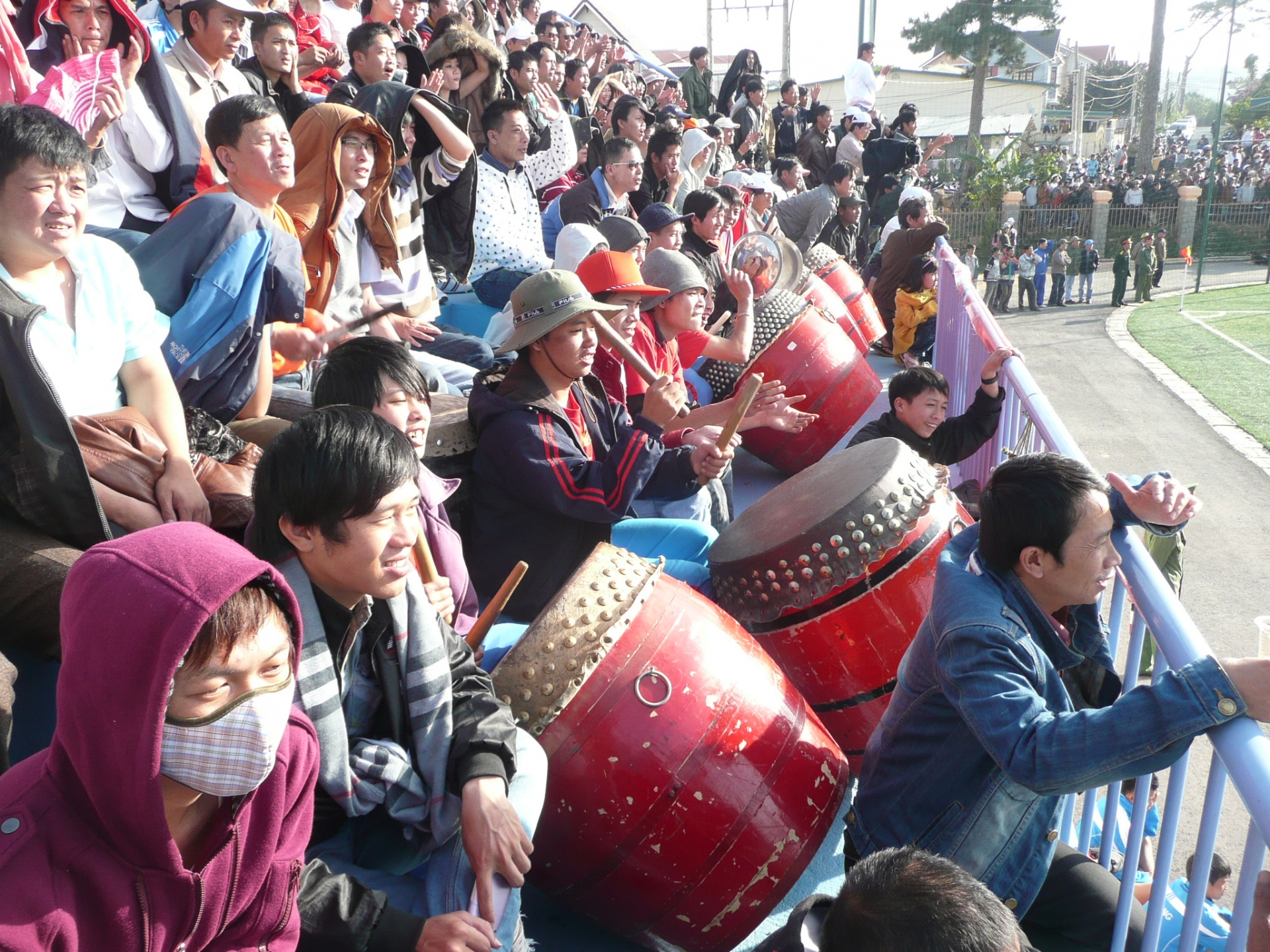 Khó khăn cho bóng đá sạch