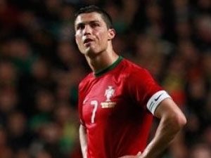Ronaldo khiến Bồ ôm hận, Hà Lan thắng hủy diệt