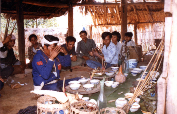 Quang cảnh cúng đền Karyo