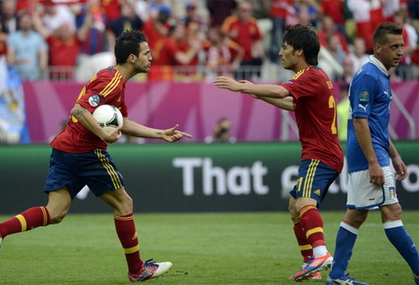 Fabregas có bàn thắng san bằng tỷ số 1-1 cho Tây Ban Nha